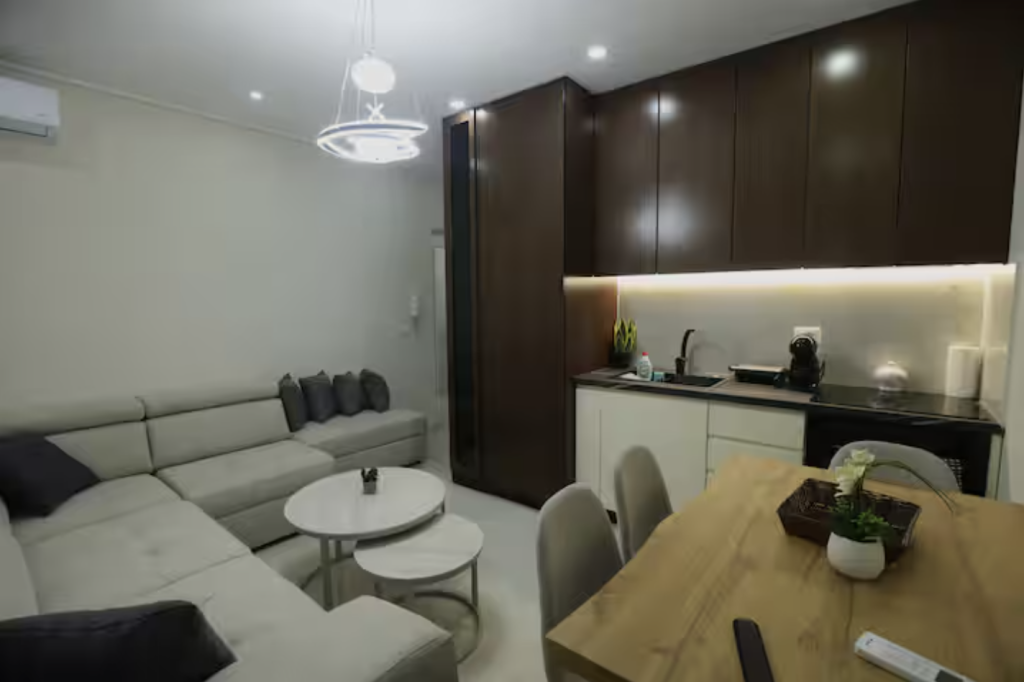 Swan Nest 2 : logement airbnb à Pogradec