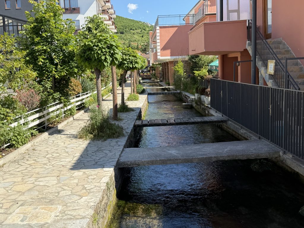 Ville de Tushemisht à proximité de Pogradec
