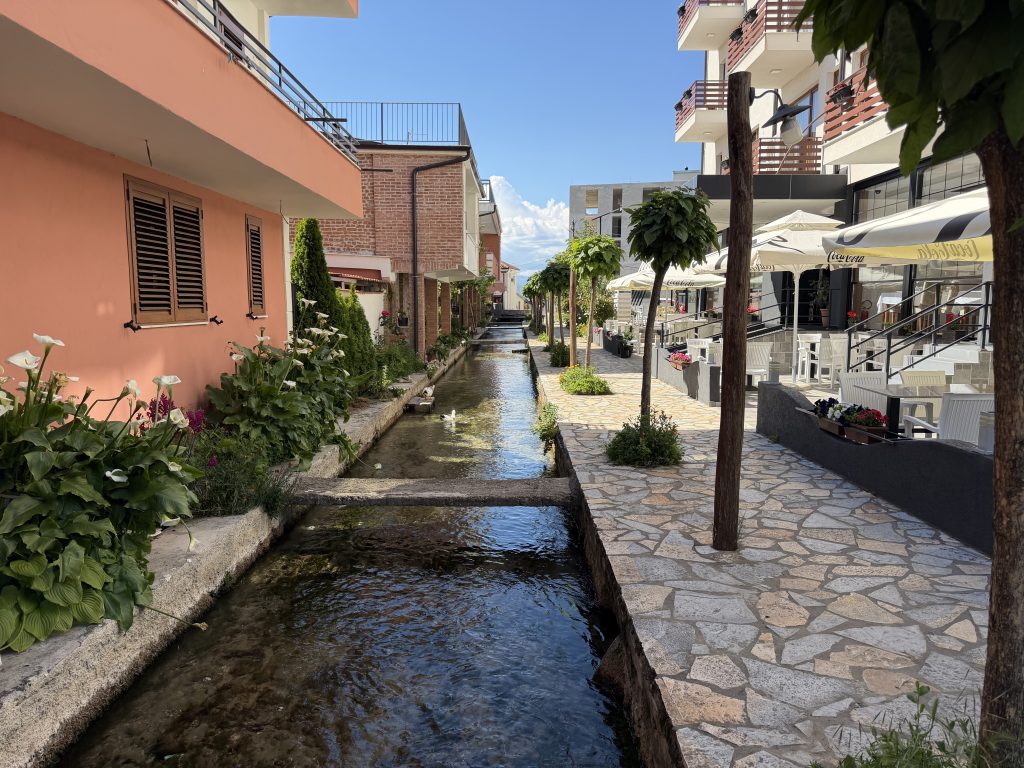 Ville de Tushemisht à proximité de Pogradec