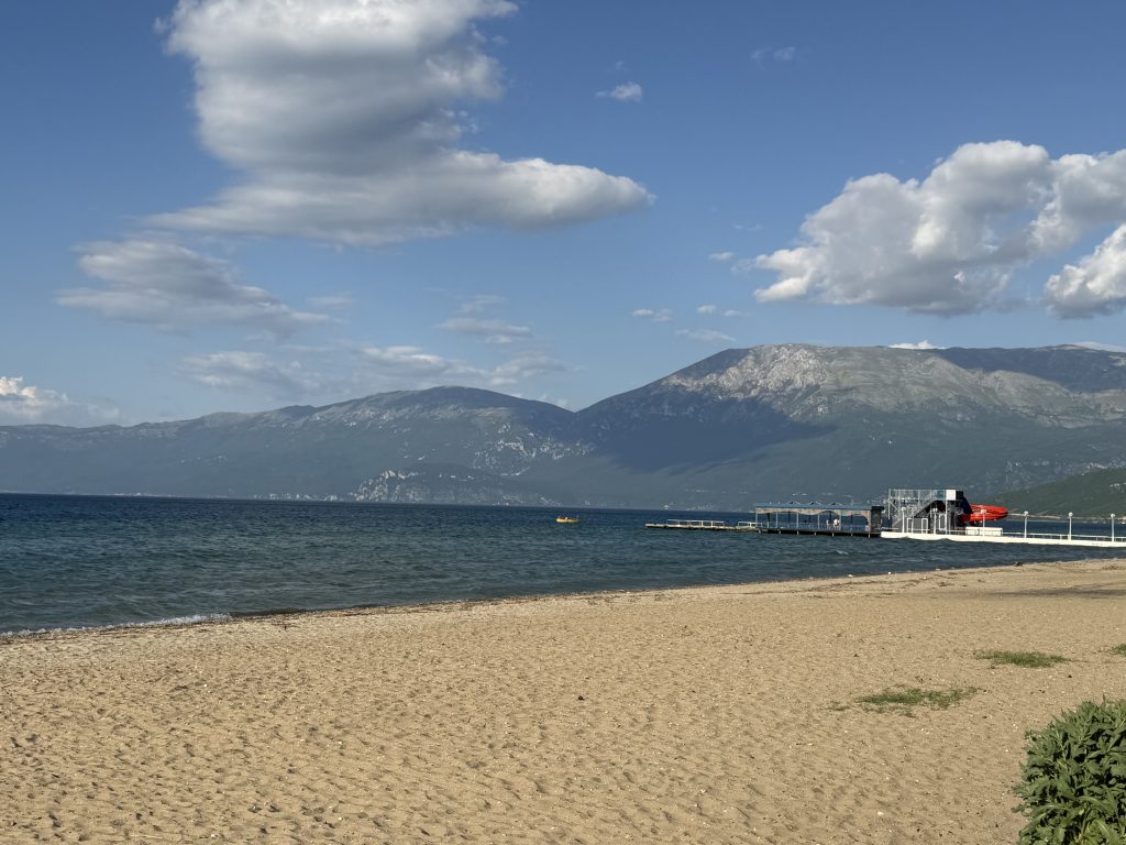Lac et plage de Pogradec