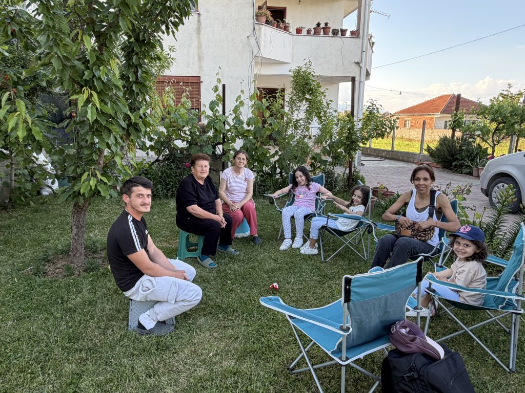 Accueil chaleureux d'une famille albanaise