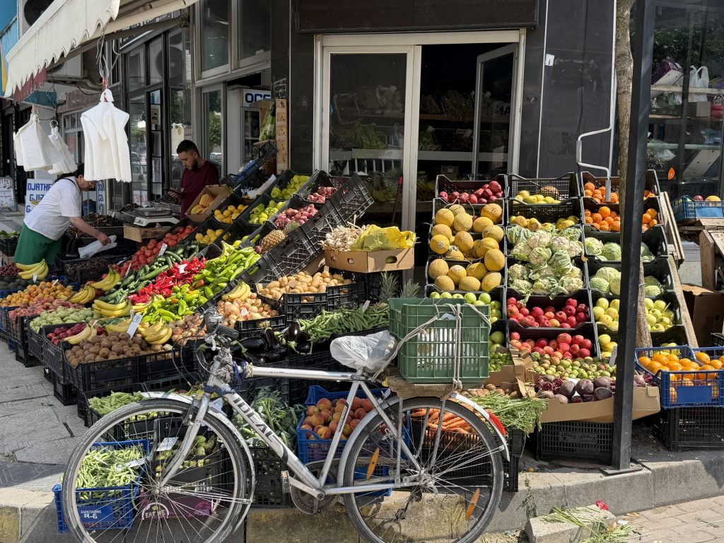 Marchand de fruits et légumes à Pogradec