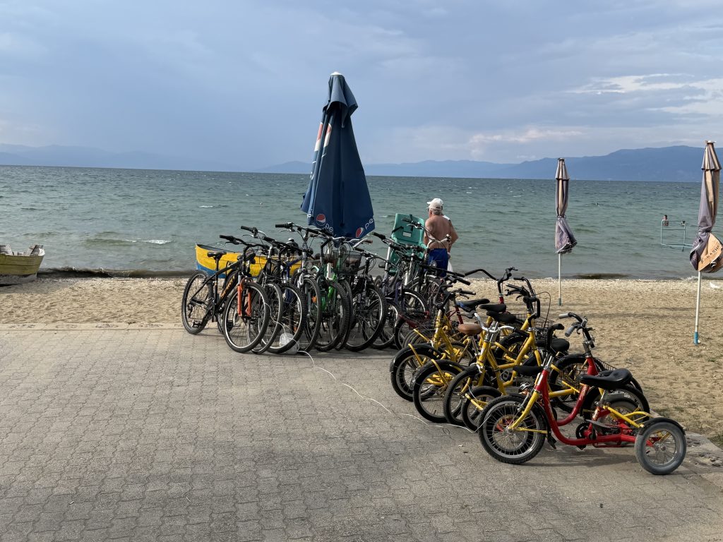 Location de vélo au bord du lac de Pogradec