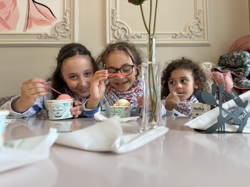 Moment glace avec les filles à Pogradec