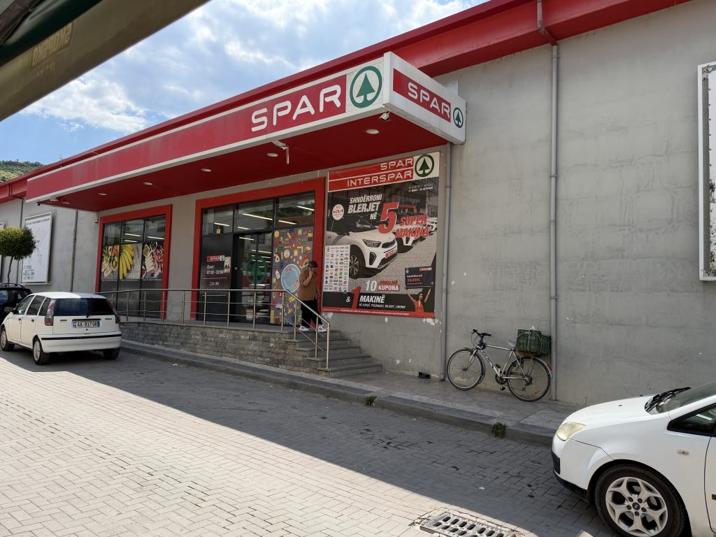 Supermarché SPAR à Pogradec