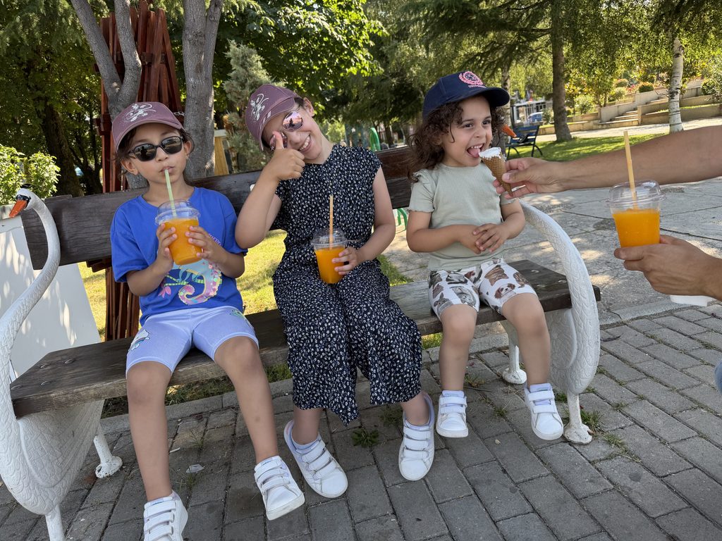 Sourire des filles à Pogradec