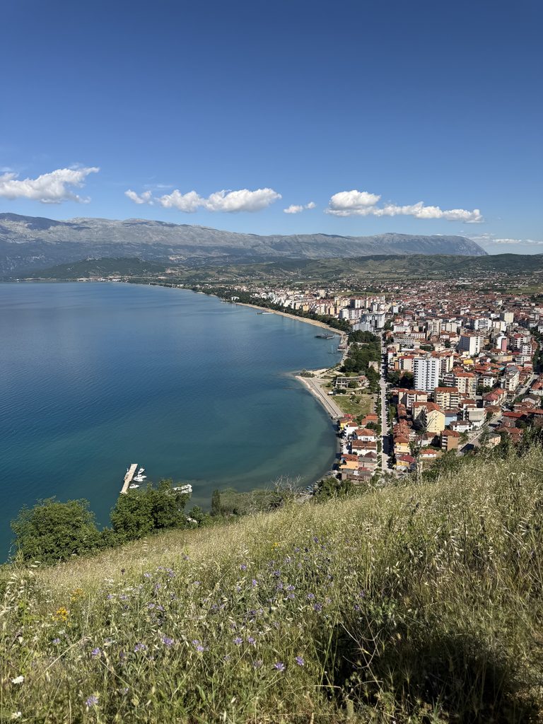 Panorama sur le lac de Pogradec