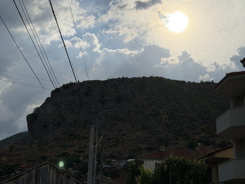 Soleil écrasant de Pogradec