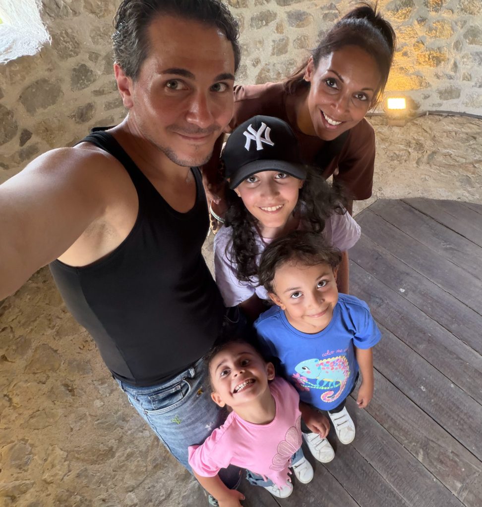 Famille Française Nomade avec 3 enfants ; vivre en airbnb avec des enfants